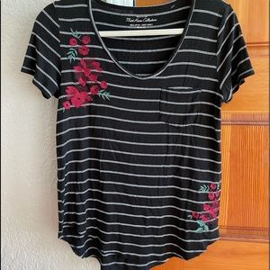Black & white stripes with roses, loose fitting!